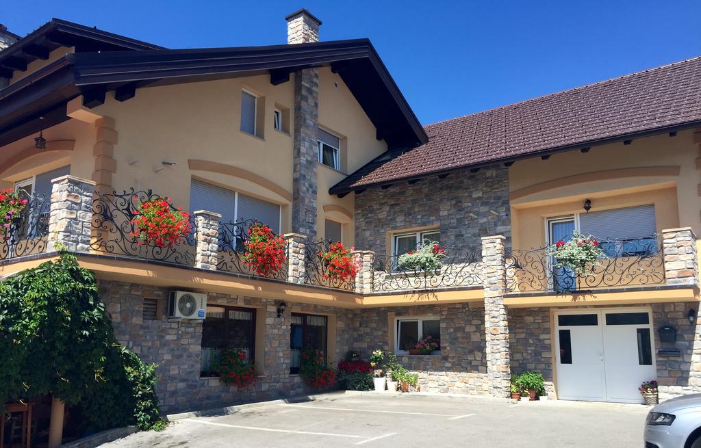 Hotel Samarin Crnomelj Exterior photo